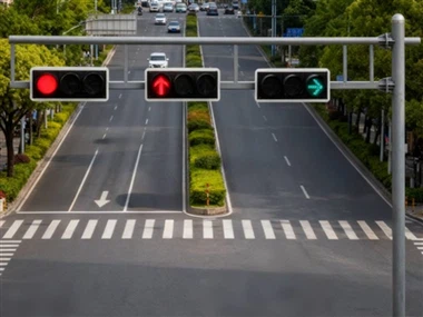 Parameter Teknikal Utama Tiang Lampu Trafik